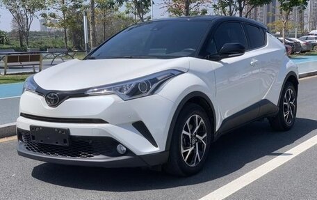 Toyota C-HR I рестайлинг, 2021 год, 2 100 000 рублей, 1 фотография