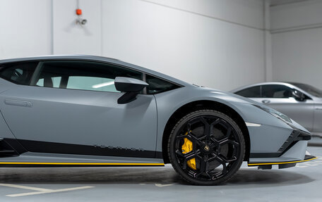 Lamborghini Huracán, 2024 год, 43 000 000 рублей, 6 фотография