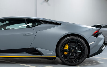 Lamborghini Huracán, 2024 год, 43 000 000 рублей, 12 фотография