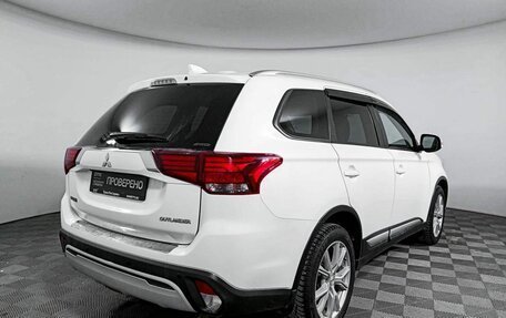 Mitsubishi Outlander III рестайлинг 3, 2018 год, 2 250 000 рублей, 6 фотография