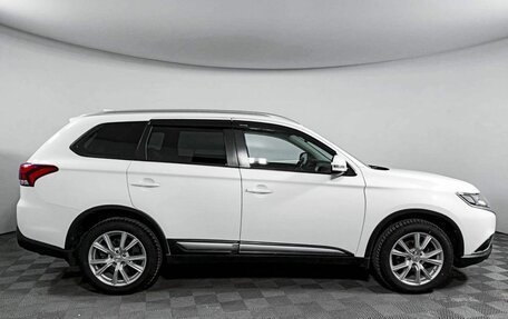 Mitsubishi Outlander III рестайлинг 3, 2018 год, 2 250 000 рублей, 5 фотография