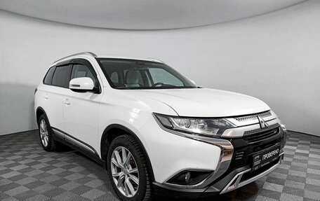 Mitsubishi Outlander III рестайлинг 3, 2018 год, 2 250 000 рублей, 3 фотография