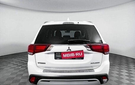 Mitsubishi Outlander III рестайлинг 3, 2018 год, 2 250 000 рублей, 7 фотография