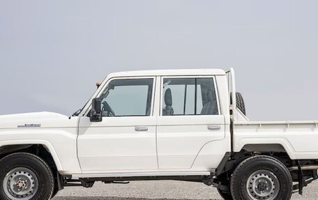 Toyota Land Cruiser 70, 2024 год, 10 390 000 рублей, 2 фотография