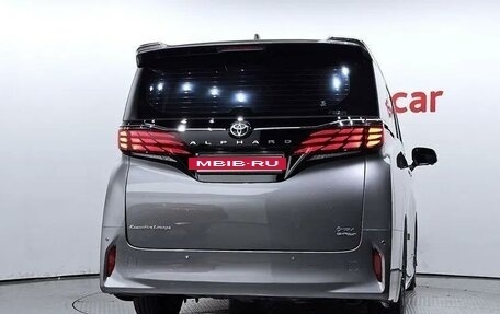 Toyota Alphard, 2023 год, 11 850 000 рублей, 4 фотография