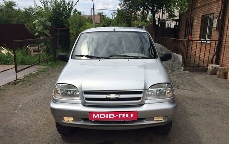 Chevrolet Niva I рестайлинг, 2005 год, 600 000 рублей, 2 фотография