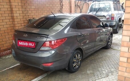 Hyundai Solaris II рестайлинг, 2011 год, 690 000 рублей, 2 фотография