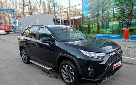 Toyota RAV4, 2020 год, 3 990 000 рублей, 1 фотография