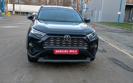 Toyota RAV4, 2020 год, 3 990 000 рублей, 2 фотография