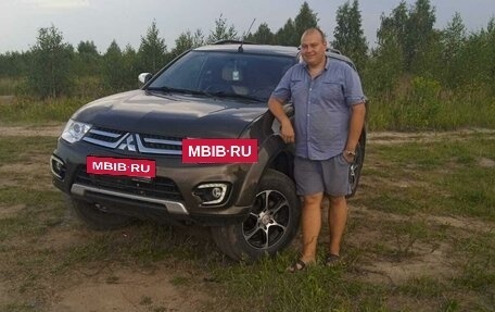 Mitsubishi Pajero Sport II рестайлинг, 2014 год, 2 500 000 рублей, 3 фотография