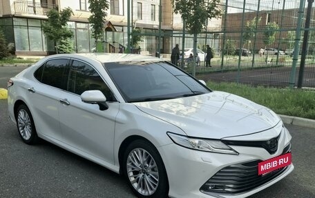 Toyota Camry, 2020 год, 3 799 999 рублей, 2 фотография