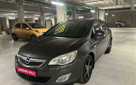 Opel Astra J, 2011 год, 655 000 рублей, 1 фотография