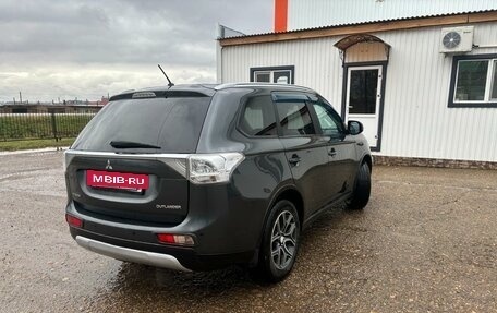 Mitsubishi Outlander III рестайлинг 3, 2014 год, 1 300 000 рублей, 4 фотография