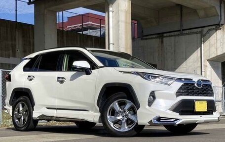 Toyota RAV4, 2021 год, 2 600 000 рублей, 1 фотография