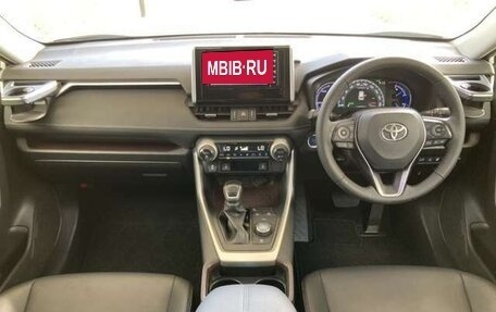 Toyota RAV4, 2021 год, 2 600 000 рублей, 11 фотография