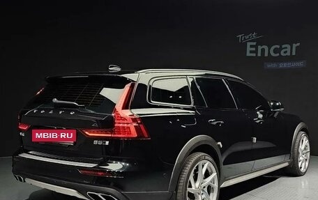 Volvo V60 II, 2021 год, 4 300 000 рублей, 2 фотография