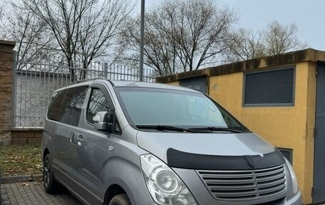 Hyundai Grand Starex Grand Starex I рестайлинг 2, 2014 год, 2 600 000 рублей, 2 фотография