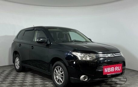 Mitsubishi Outlander III рестайлинг 3, 2013 год, 2 074 000 рублей, 3 фотография