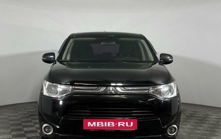 Mitsubishi Outlander III рестайлинг 3, 2013 год, 2 074 000 рублей, 2 фотография