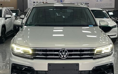 Volkswagen Tiguan II, 2020 год, 2 950 000 рублей, 2 фотография