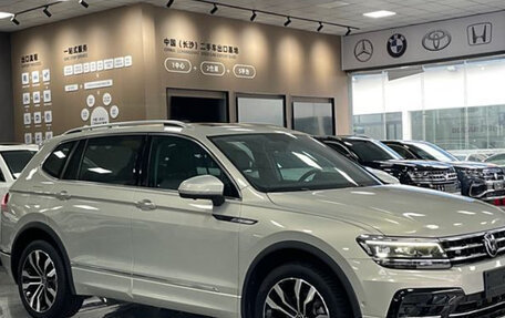 Volkswagen Tiguan II, 2020 год, 2 950 000 рублей, 3 фотография