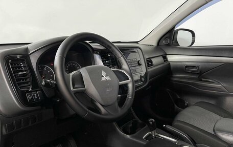 Mitsubishi Outlander III рестайлинг 3, 2013 год, 2 074 000 рублей, 13 фотография