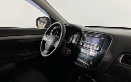 Mitsubishi Outlander III рестайлинг 3, 2013 год, 2 074 000 рублей, 9 фотография