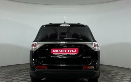 Mitsubishi Outlander III рестайлинг 3, 2013 год, 2 074 000 рублей, 6 фотография