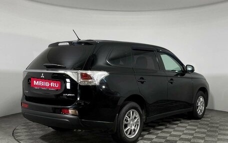 Mitsubishi Outlander III рестайлинг 3, 2013 год, 2 074 000 рублей, 5 фотография