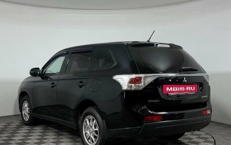 Mitsubishi Outlander III рестайлинг 3, 2013 год, 2 074 000 рублей, 7 фотография