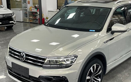 Volkswagen Tiguan II, 2020 год, 2 950 000 рублей, 5 фотография