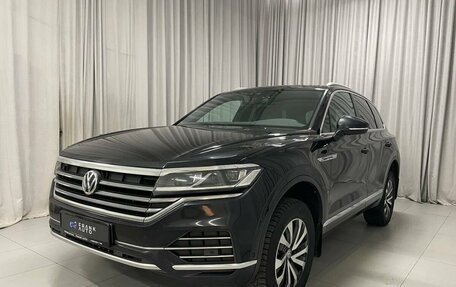 Volkswagen Touareg III, 2020 год, 3 980 000 рублей, 2 фотография