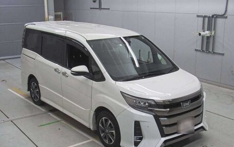 Toyota Noah III, 2020 год, 2 870 330 рублей, 2 фотография