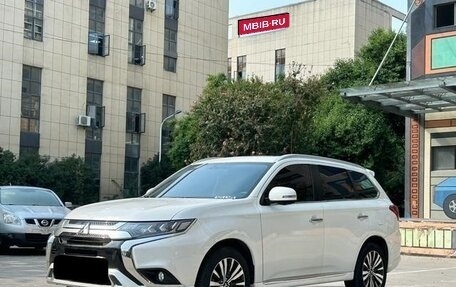 Mitsubishi Outlander III рестайлинг 3, 2020 год, 2 238 000 рублей, 1 фотография