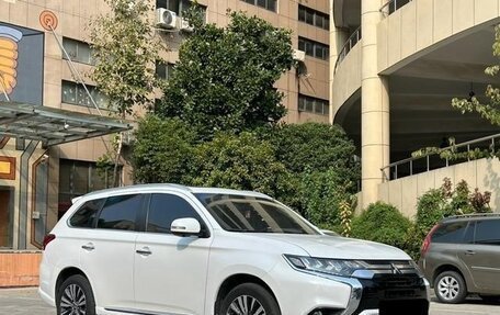 Mitsubishi Outlander III рестайлинг 3, 2020 год, 2 238 000 рублей, 7 фотография