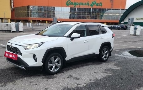 Toyota RAV4, 2020 год, 3 400 000 рублей, 2 фотография