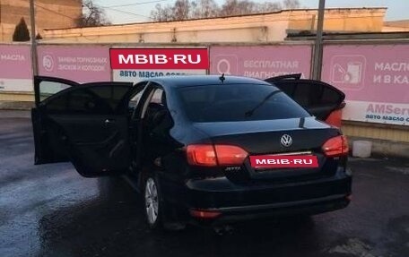 Volkswagen Jetta VI, 2013 год, 950 000 рублей, 2 фотография