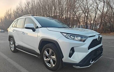 Toyota RAV4, 2021 год, 2 800 000 рублей, 2 фотография