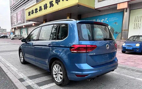 Volkswagen Touran III, 2018 год, 1 650 016 рублей, 7 фотография