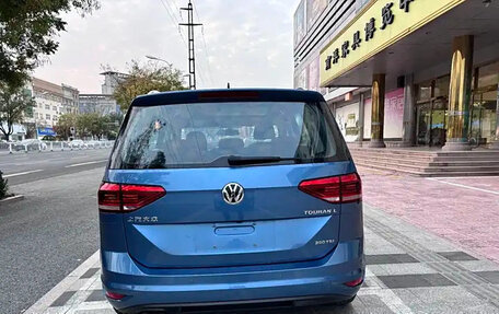 Volkswagen Touran III, 2018 год, 1 650 016 рублей, 6 фотография