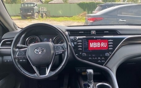 Toyota Camry, 2018 год, 2 800 000 рублей, 8 фотография