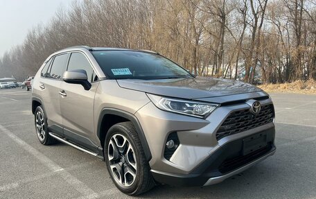 Toyota RAV4, 2021 год, 3 250 000 рублей, 1 фотография