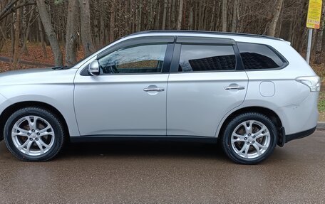 Mitsubishi Outlander III рестайлинг 3, 2013 год, 1 570 000 рублей, 2 фотография