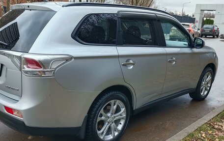 Mitsubishi Outlander III рестайлинг 3, 2013 год, 1 570 000 рублей, 4 фотография