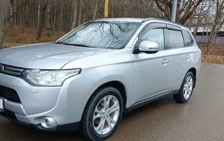 Mitsubishi Outlander III рестайлинг 3, 2013 год, 1 570 000 рублей, 3 фотография