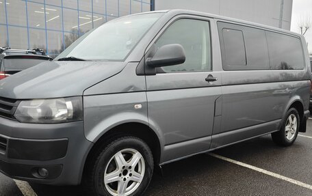 Volkswagen Caravelle T5, 2014 год, 2 300 000 рублей, 2 фотография