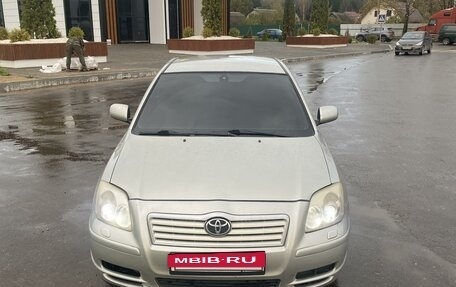 Toyota Avensis III рестайлинг, 2004 год, 665 000 рублей, 2 фотография