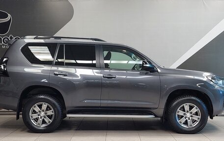 Toyota Land Cruiser Prado 150 рестайлинг 2, 2021 год, 6 800 000 рублей, 6 фотография