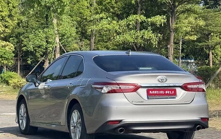 Toyota Camry, 2021 год, 2 300 000 рублей, 4 фотография