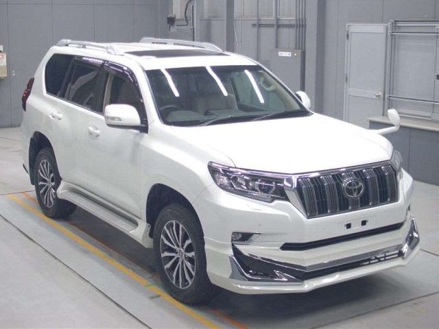 Toyota Land Cruiser Prado 150 рестайлинг 2, 2020 год, 5 000 000 рублей, 1 фотография